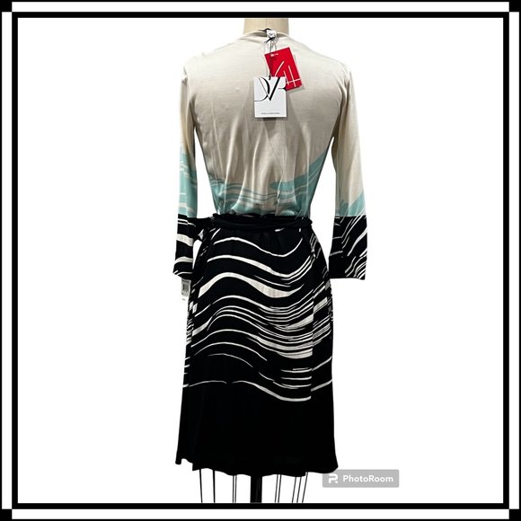 DIANE Von FURSTENBURG Silk Jersey Wrap Dress - Size 4 / NWT - Picture 2 of 9
